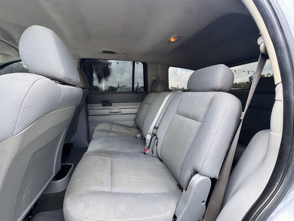2007 Grey /Grey Dodge Durango (1D8HD38P67F) with an 4.7l V8 EFI Flex 4.7l engine, Automatic transmission, located at 745 East Steele Rd., West Columbia, SC, 29170, (803) 755-9148, 33.927212, -81.148483- Photo#16