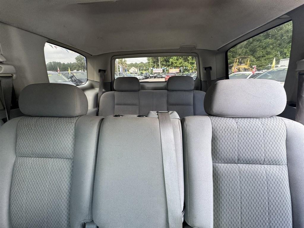 2007 Grey /Grey Dodge Durango (1D8HD38P67F) with an 4.7l V8 EFI Flex 4.7l engine, Automatic transmission, located at 745 East Steele Rd., West Columbia, SC, 29170, (803) 755-9148, 33.927212, -81.148483- Photo#17