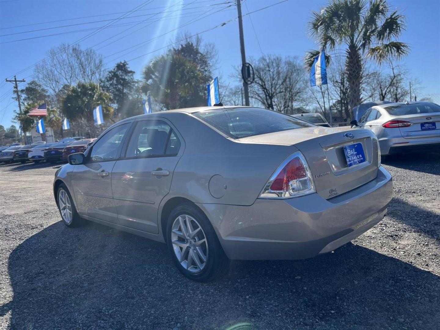 2007 Gold /Tan Ford Fusion (3FAHP06Z37R) with an 2.3l I-4 EFI Dohc 2.3l engine, Automatic transmission, located at 745 East Steele Rd., West Columbia, SC, 29170, (803) 755-9148, 33.927212, -81.148483 - 2007 Ford Fusion- CASH SALE- AS IS, AS IS, AS IS! - Photo#1