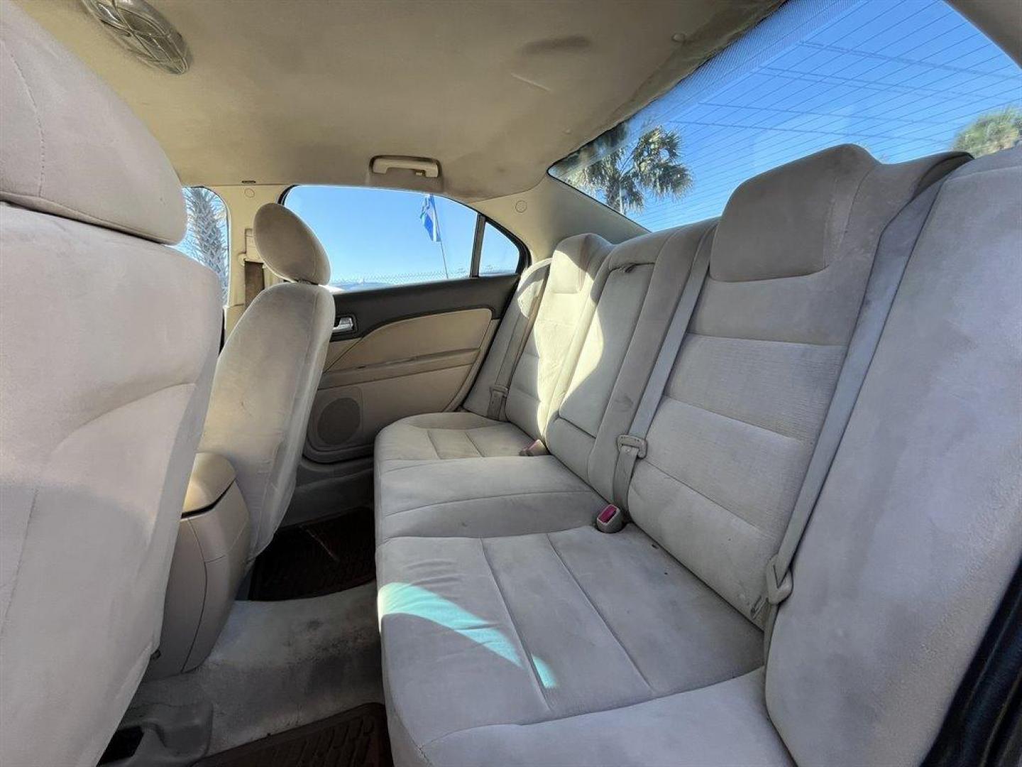 2007 Gold /Tan Ford Fusion (3FAHP06Z37R) with an 2.3l I-4 EFI Dohc 2.3l engine, Automatic transmission, located at 745 East Steele Rd., West Columbia, SC, 29170, (803) 755-9148, 33.927212, -81.148483 - 2007 Ford Fusion- CASH SALE- AS IS, AS IS, AS IS! - Photo#15