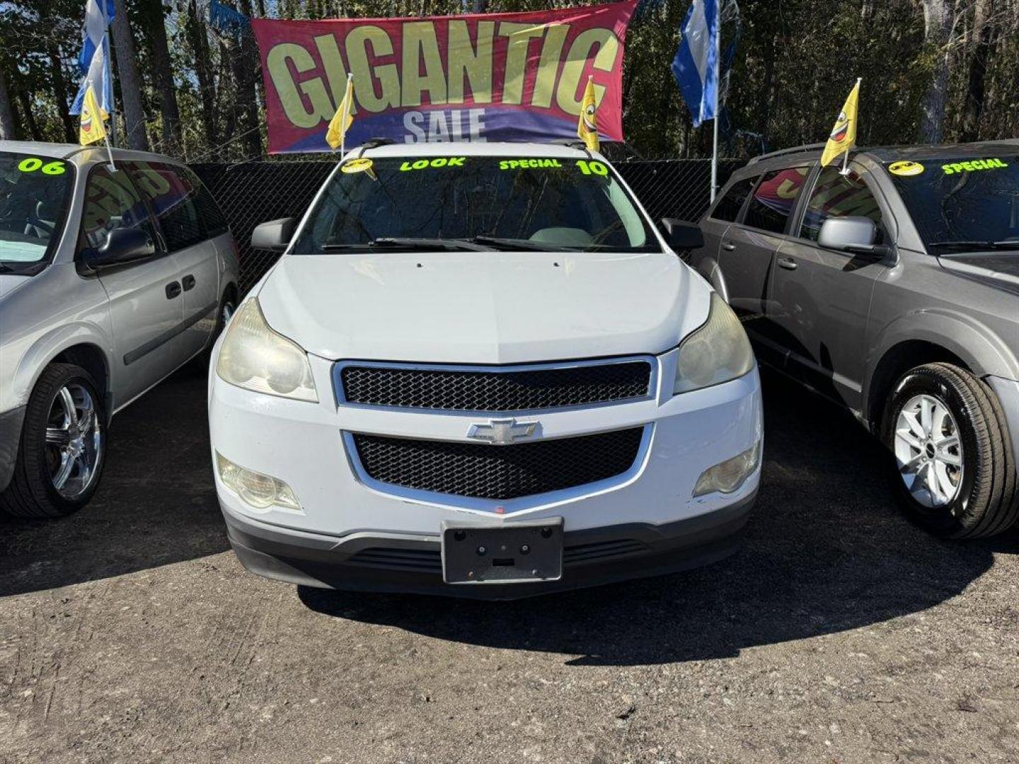 2010 White /Black Chevrolet Traverse (1GNLREED1AS) with an 3.6l V6 Sidi Dohc 3.6l engine, Automatic transmission, located at 745 East Steele Rd., West Columbia, SC, 29170, (803) 755-9148, 33.927212, -81.148483 - CASH CAR!!! AS IS!!! AS IS!!! AS IS!!! - Photo#1