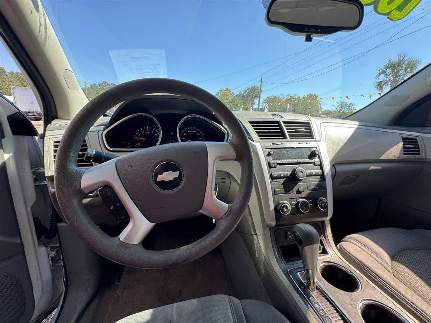 2010 White /Black Chevrolet Traverse (1GNLREED1AS) with an 3.6l V6 Sidi Dohc 3.6l engine, Automatic transmission, located at 745 East Steele Rd., West Columbia, SC, 29170, (803) 755-9148, 33.927212, -81.148483 - CASH CAR!!! AS IS!!! AS IS!!! AS IS!!! - Photo#3