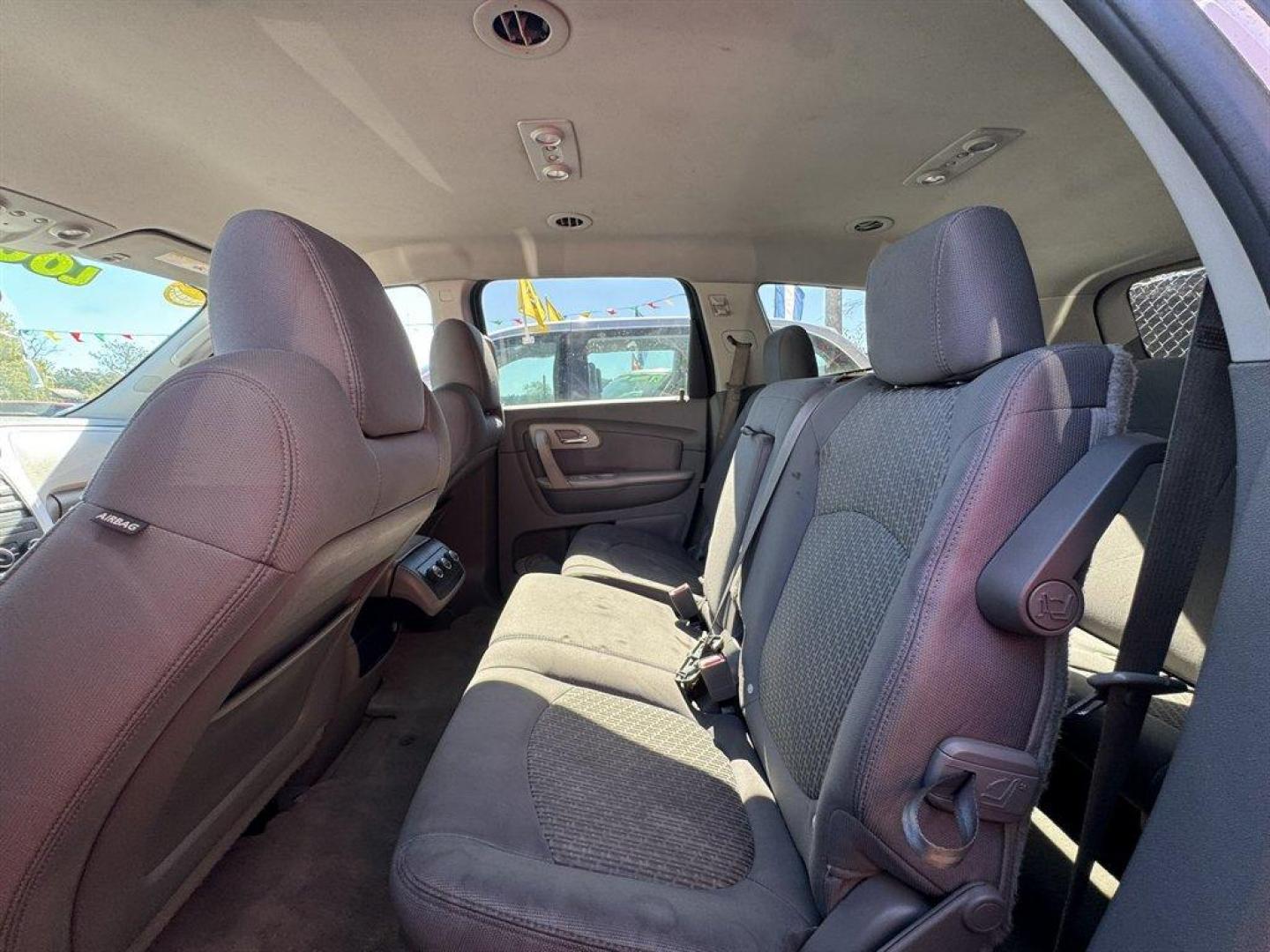 2010 White /Black Chevrolet Traverse (1GNLREED1AS) with an 3.6l V6 Sidi Dohc 3.6l engine, Automatic transmission, located at 745 East Steele Rd., West Columbia, SC, 29170, (803) 755-9148, 33.927212, -81.148483 - CASH CAR!!! AS IS!!! AS IS!!! AS IS!!! - Photo#5