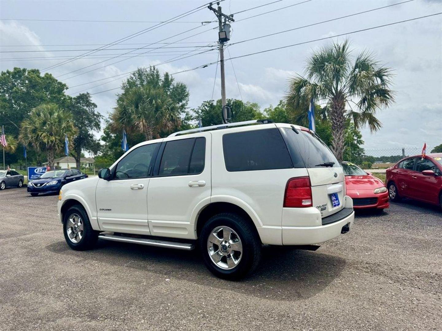 2004 White /Tan Ford Explorer (1FMDU65W54Z) with an 4.6l V8 EFI Sohc 4.6l engine, Automatic transmission, located at 745 East Steele Rd., West Columbia, SC, 29170, (803) 755-9148, 33.927212, -81.148483 - Special Internet Price! 2004 Ford Explorer with AM/FM radio, Cruise control, Sunroof, Leather interior, Keyless entry, 3rd row seating, Rear entertainment, Powered windows, Powered door locks, Plus more! - Photo#5
