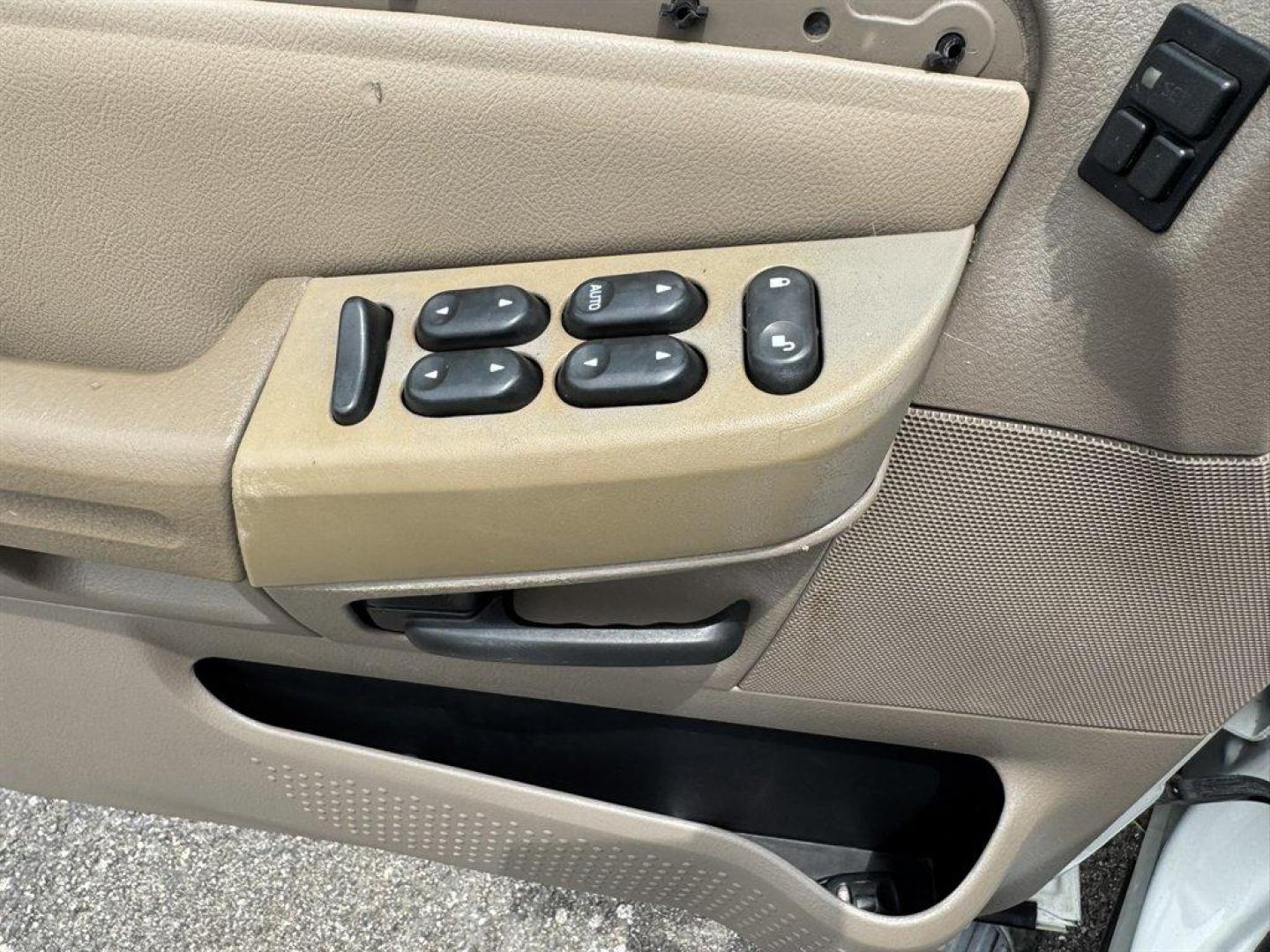 2004 White /Tan Ford Explorer (1FMDU65W54Z) with an 4.6l V8 EFI Sohc 4.6l engine, Automatic transmission, located at 745 East Steele Rd., West Columbia, SC, 29170, (803) 755-9148, 33.927212, -81.148483 - Special Internet Price! 2004 Ford Explorer with AM/FM radio, Cruise control, Sunroof, Leather interior, Keyless entry, 3rd row seating, Rear entertainment, Powered windows, Powered door locks, Plus more! - Photo#17