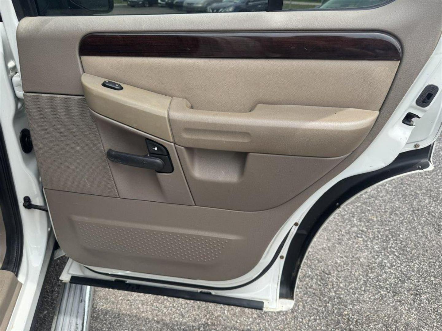 2004 White /Tan Ford Explorer (1FMDU65W54Z) with an 4.6l V8 EFI Sohc 4.6l engine, Automatic transmission, located at 745 East Steele Rd., West Columbia, SC, 29170, (803) 755-9148, 33.927212, -81.148483 - Special Internet Price! 2004 Ford Explorer with AM/FM radio, Cruise control, Sunroof, Leather interior, Keyless entry, 3rd row seating, Rear entertainment, Powered windows, Powered door locks, Plus more! - Photo#23