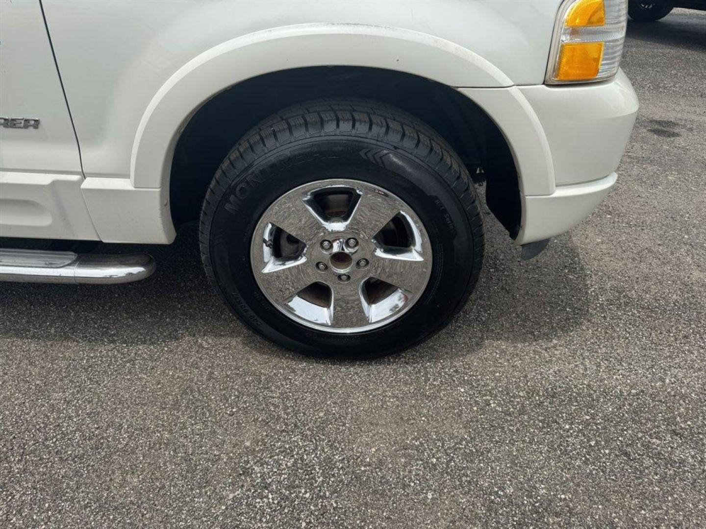 2004 White /Tan Ford Explorer (1FMDU65W54Z) with an 4.6l V8 EFI Sohc 4.6l engine, Automatic transmission, located at 745 East Steele Rd., West Columbia, SC, 29170, (803) 755-9148, 33.927212, -81.148483 - Special Internet Price! 2004 Ford Explorer with AM/FM radio, Cruise control, Sunroof, Leather interior, Keyless entry, 3rd row seating, Rear entertainment, Powered windows, Powered door locks, Plus more! - Photo#29