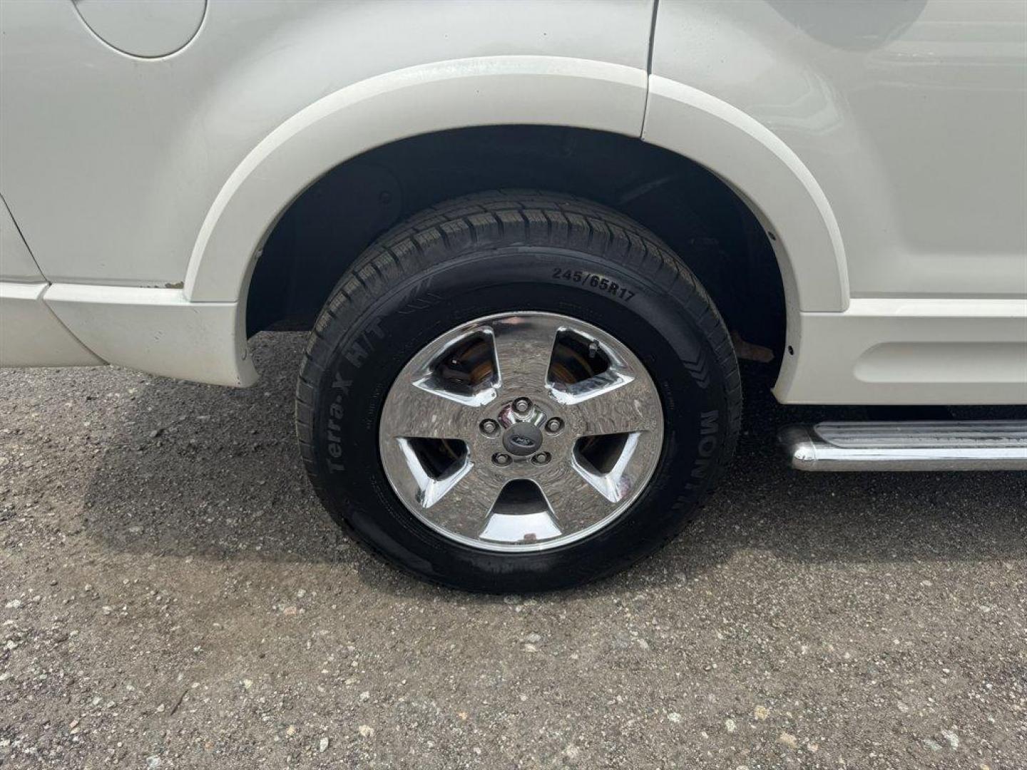 2004 White /Tan Ford Explorer (1FMDU65W54Z) with an 4.6l V8 EFI Sohc 4.6l engine, Automatic transmission, located at 745 East Steele Rd., West Columbia, SC, 29170, (803) 755-9148, 33.927212, -81.148483 - Special Internet Price! 2004 Ford Explorer with AM/FM radio, Cruise control, Sunroof, Leather interior, Keyless entry, 3rd row seating, Rear entertainment, Powered windows, Powered door locks, Plus more! - Photo#30