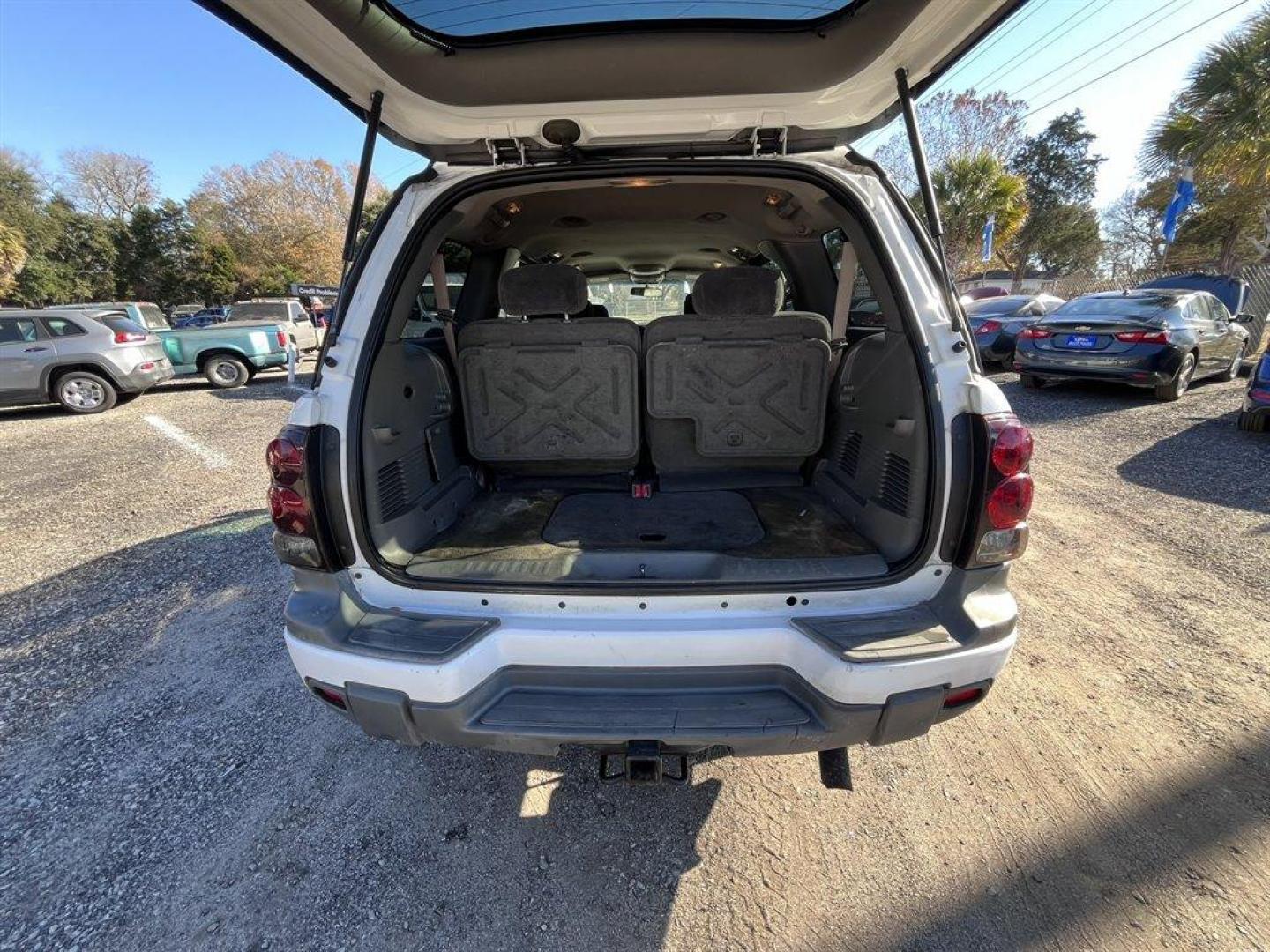 2003 White /Grey Chevrolet Trailblazer (1GNES16S036) with an 4.2l I-6 MPI Dohc 4.2l engine, Automatic transmission, located at 745 East Steele Rd., West Columbia, SC, 29170, (803) 755-9148, 33.927212, -81.148483 - Special Internet Price! 2003 Chevrolet Trailblazer with AM/FM stereo, Cruise control, Keyless entry, Air conditioning, Cloth interior, Powered windows, Powered door locks, Plus more! - Photo#25