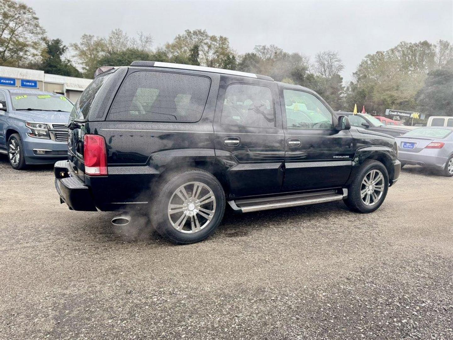 2004 Black /Grey Cadillac Escalade (1GYEC63T04R) with an 5.3l V8 SFI OHV 5.3l engine, Automatic transmission, located at 745 East Steele Rd., West Columbia, SC, 29170, (803) 755-9148, 33.927212, -81.148483 - Photo#3