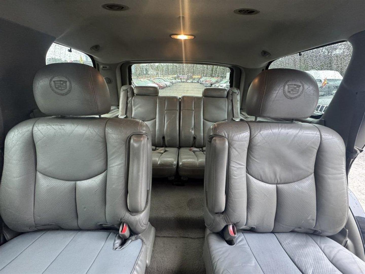 2004 Black /Grey Cadillac Escalade (1GYEC63T04R) with an 5.3l V8 SFI OHV 5.3l engine, Automatic transmission, located at 745 East Steele Rd., West Columbia, SC, 29170, (803) 755-9148, 33.927212, -81.148483 - Photo#24