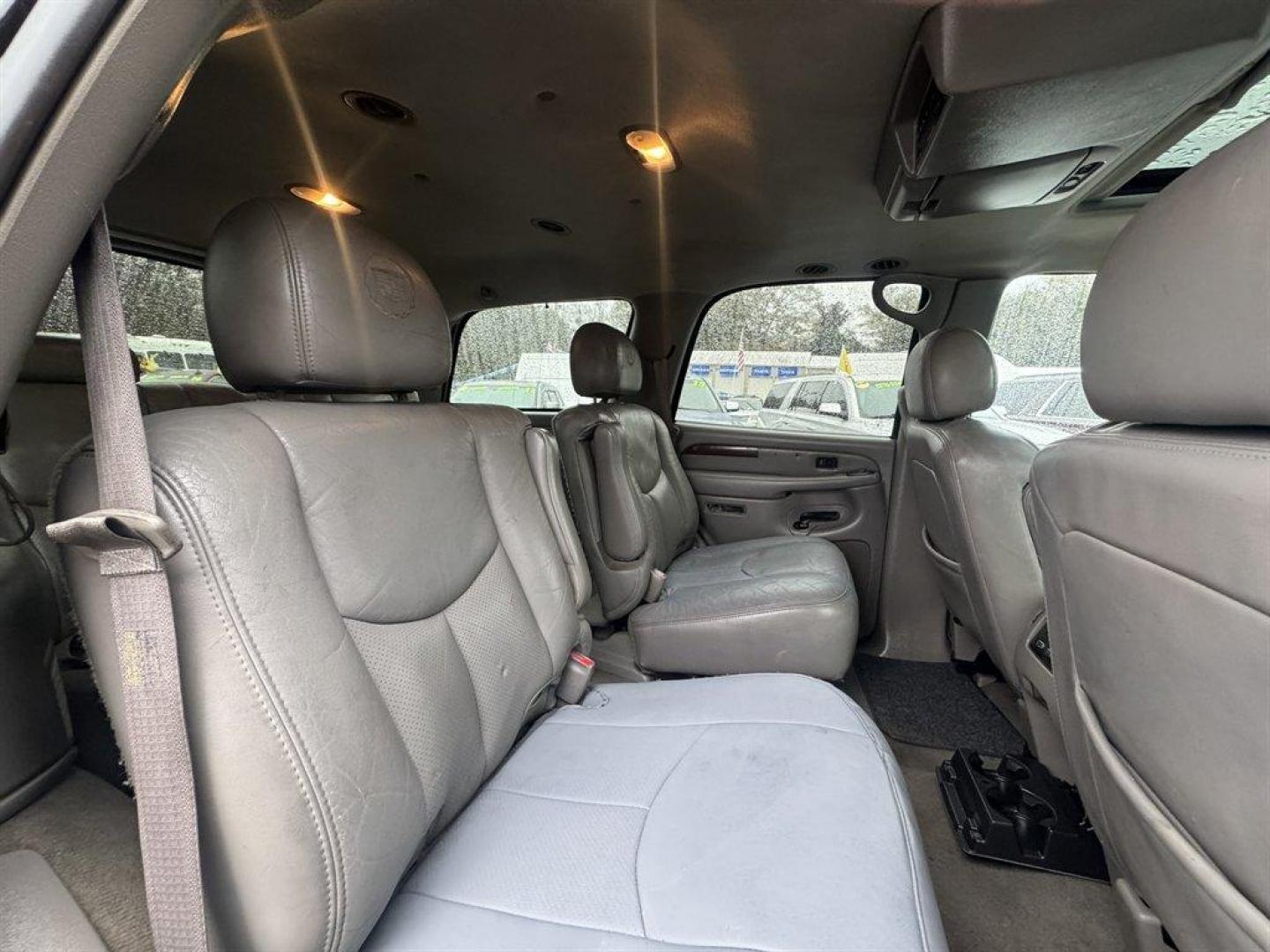 2004 Black /Grey Cadillac Escalade (1GYEC63T04R) with an 5.3l V8 SFI OHV 5.3l engine, Automatic transmission, located at 745 East Steele Rd., West Columbia, SC, 29170, (803) 755-9148, 33.927212, -81.148483 - Photo#26