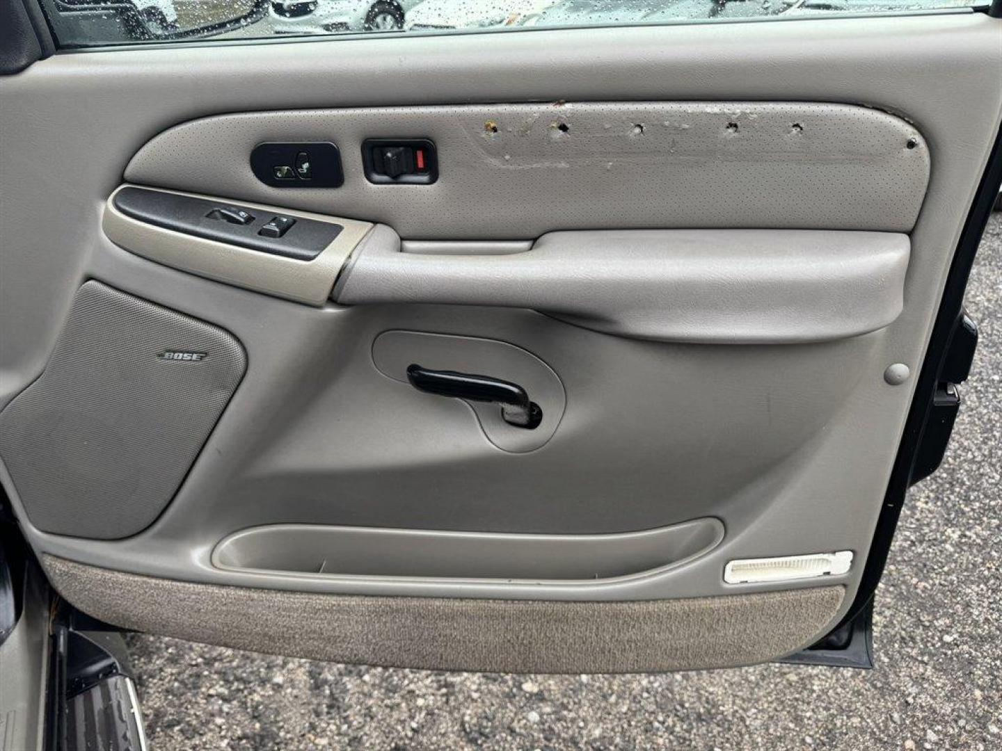 2004 Black /Grey Cadillac Escalade (1GYEC63T04R) with an 5.3l V8 SFI OHV 5.3l engine, Automatic transmission, located at 745 East Steele Rd., West Columbia, SC, 29170, (803) 755-9148, 33.927212, -81.148483 - Photo#27