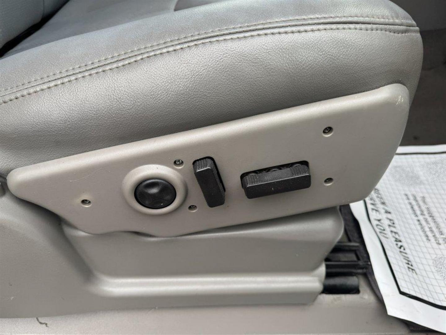 2004 Black /Grey Cadillac Escalade (1GYEC63T04R) with an 5.3l V8 SFI OHV 5.3l engine, Automatic transmission, located at 745 East Steele Rd., West Columbia, SC, 29170, (803) 755-9148, 33.927212, -81.148483 - Photo#29