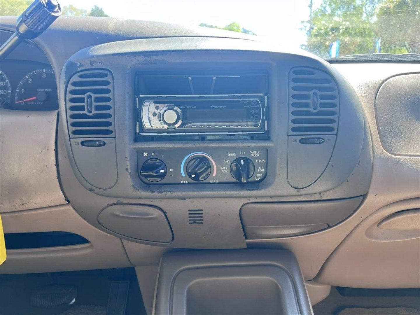 1998 Black /Tan Ford Expedition (1FMRU17L1WL) with an 5.4l V8 EFI 5.4l engine, Automatic transmission, located at 745 East Steele Rd., West Columbia, SC, 29170, (803) 755-9148, 33.927212, -81.148483 - Special Internet Price! 1998 Ford Expedition Eddie Bauer with AM/FM radio, Cruise control, Air conditioning, Leather interior, Powered driver seat, 3rd row bench seat, 2nd row bench seat, Rear air conditioning, Powered windows, Powered door locks, Plus more! - Photo#10