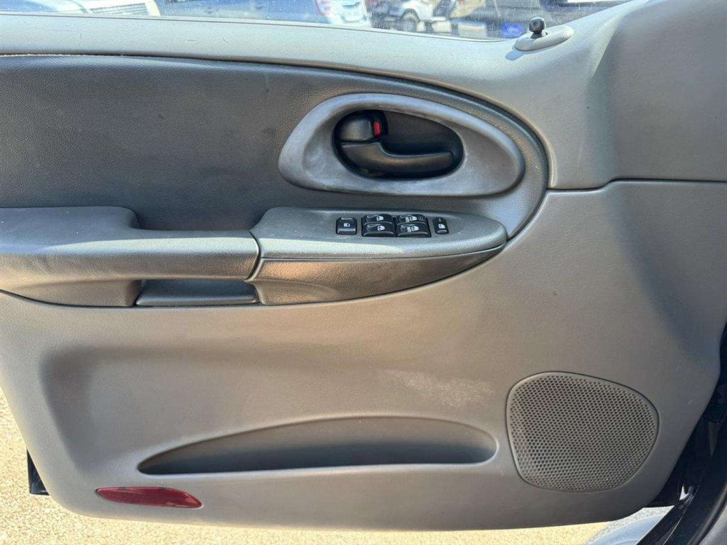 2003 Black /Grey Chevrolet Trailblazer (1GNET16SX36) with an 4.2l I-6 MPI Dohc 4.2l engine, Automatic transmission, located at 745 East Steele Rd., West Columbia, SC, 29170, (803) 755-9148, 33.927212, -81.148483 - Special Internet Price! 2003 Chevrolet Trailblazer with AM/FM radio, Cloth interior, 3rd row seating, Powered driver seat, Powered windows, Powered door locks, Plus more! - Photo#18