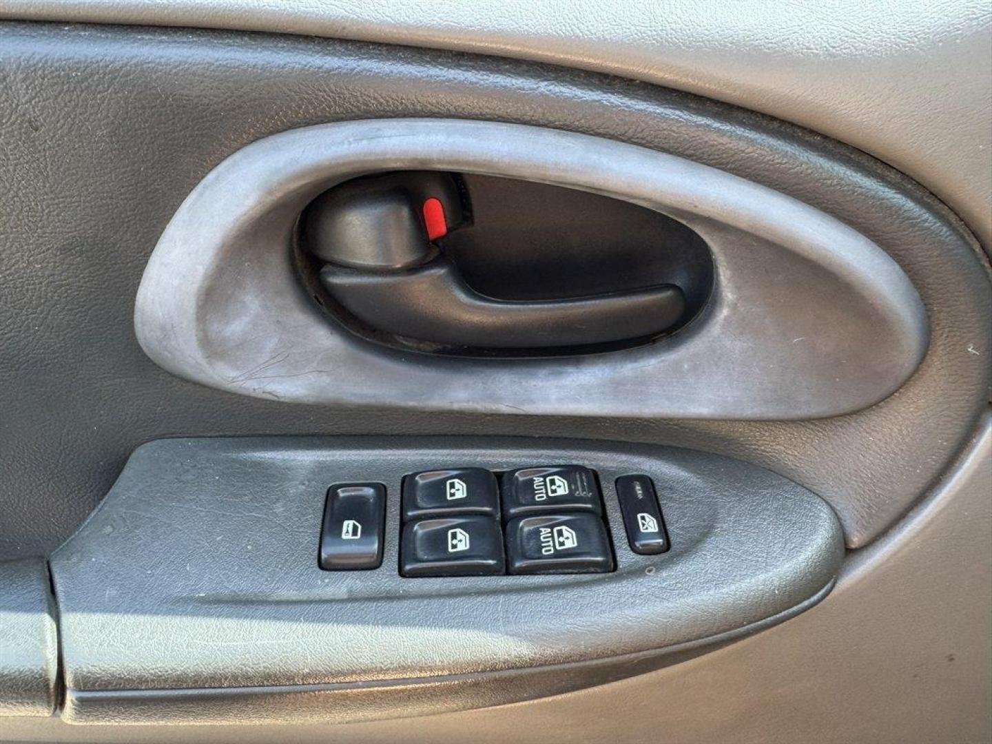 2003 Black /Grey Chevrolet Trailblazer (1GNET16SX36) with an 4.2l I-6 MPI Dohc 4.2l engine, Automatic transmission, located at 745 East Steele Rd., West Columbia, SC, 29170, (803) 755-9148, 33.927212, -81.148483 - Special Internet Price! 2003 Chevrolet Trailblazer with AM/FM radio, Cloth interior, 3rd row seating, Powered driver seat, Powered windows, Powered door locks, Plus more! - Photo#19