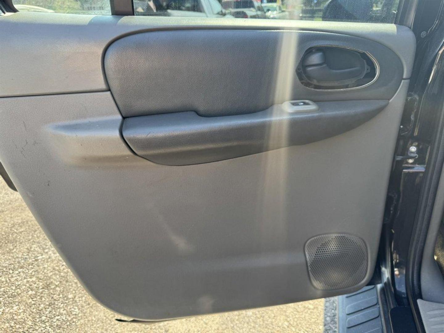 2003 Black /Grey Chevrolet Trailblazer (1GNET16SX36) with an 4.2l I-6 MPI Dohc 4.2l engine, Automatic transmission, located at 745 East Steele Rd., West Columbia, SC, 29170, (803) 755-9148, 33.927212, -81.148483 - Special Internet Price! 2003 Chevrolet Trailblazer with AM/FM radio, Cloth interior, 3rd row seating, Powered driver seat, Powered windows, Powered door locks, Plus more! - Photo#21