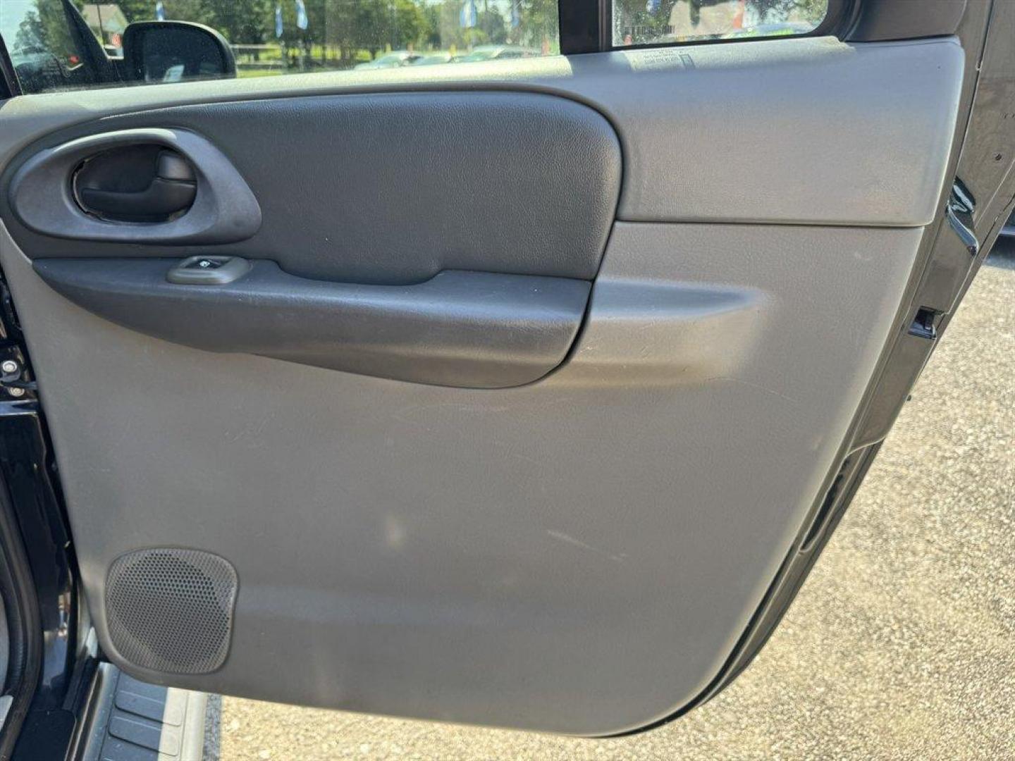 2003 Black /Grey Chevrolet Trailblazer (1GNET16SX36) with an 4.2l I-6 MPI Dohc 4.2l engine, Automatic transmission, located at 745 East Steele Rd., West Columbia, SC, 29170, (803) 755-9148, 33.927212, -81.148483 - Special Internet Price! 2003 Chevrolet Trailblazer with AM/FM radio, Cloth interior, 3rd row seating, Powered driver seat, Powered windows, Powered door locks, Plus more! - Photo#25