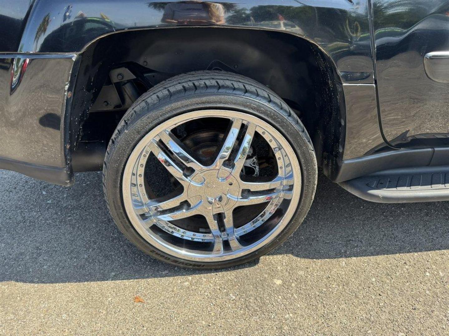 2003 Black /Grey Chevrolet Trailblazer (1GNET16SX36) with an 4.2l I-6 MPI Dohc 4.2l engine, Automatic transmission, located at 745 East Steele Rd., West Columbia, SC, 29170, (803) 755-9148, 33.927212, -81.148483 - Special Internet Price! 2003 Chevrolet Trailblazer with AM/FM radio, Cloth interior, 3rd row seating, Powered driver seat, Powered windows, Powered door locks, Plus more! - Photo#32