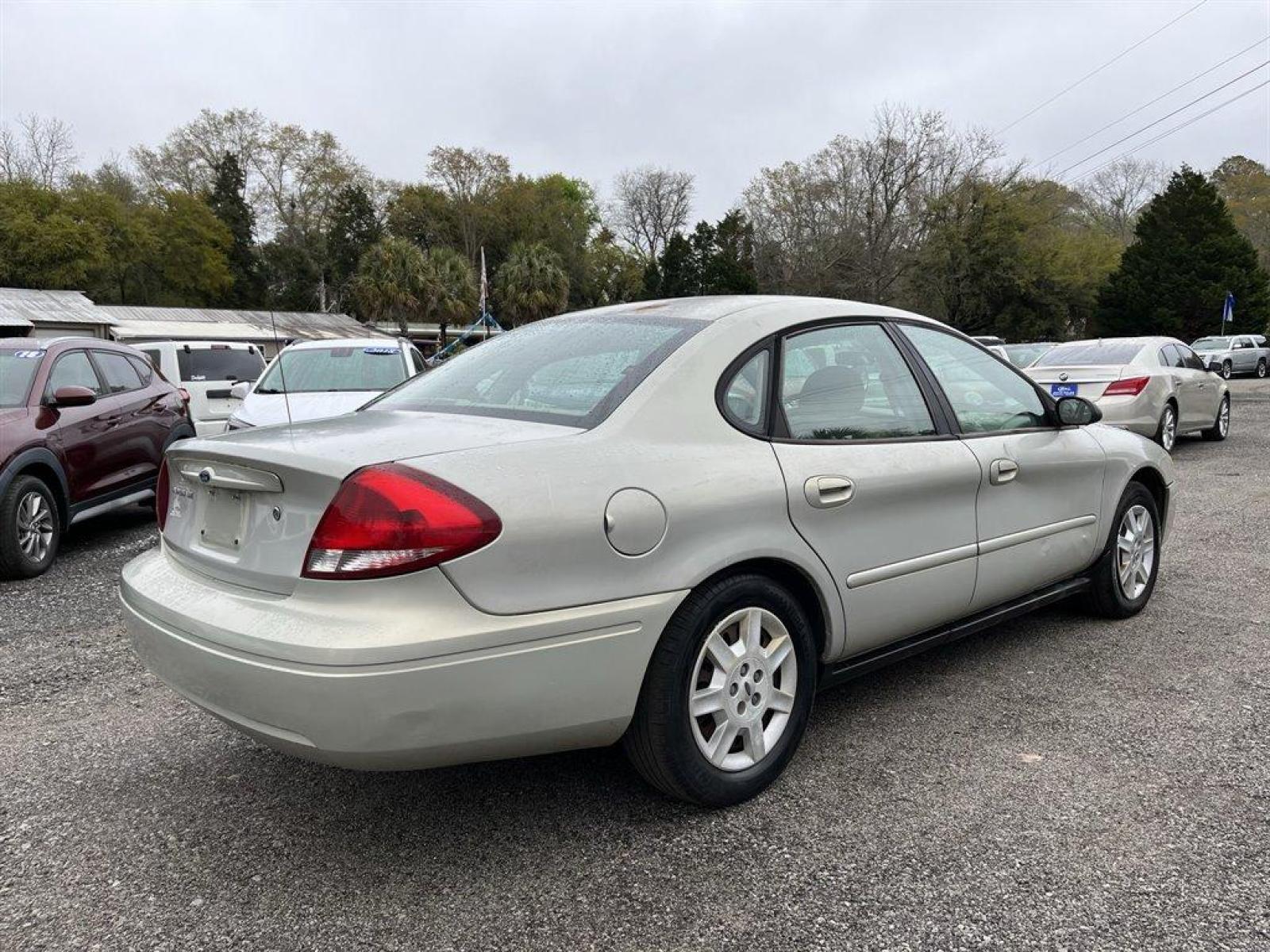 2007 Silver /Beige Ford Taurus SE (1FAFP53U37A) with an 3.0l V6 SFI 3.0l engine, Auto transmission, located at 745 East Steele Rd., West Columbia, SC, 29170, (803) 755-9148, 33.927212, -81.148483 - Special Internet Price! 2007 Ford Taurus with cloth seats that seat up to 6, powered windows, powered locks, cold a/c and hot heat, plus more! - Photo #2