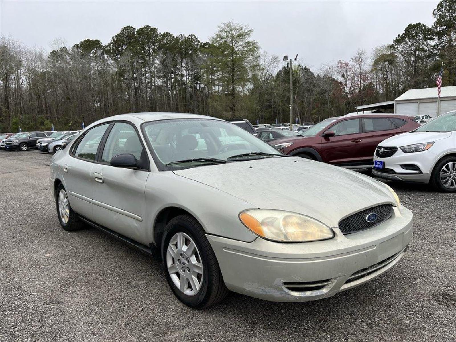 2007 Silver /Beige Ford Taurus SE (1FAFP53U37A) with an 3.0l V6 SFI 3.0l engine, Auto transmission, located at 745 East Steele Rd., West Columbia, SC, 29170, (803) 755-9148, 33.927212, -81.148483 - Special Internet Price! 2007 Ford Taurus with cloth seats that seat up to 6, powered windows, powered locks, cold a/c and hot heat, plus more! - Photo #3