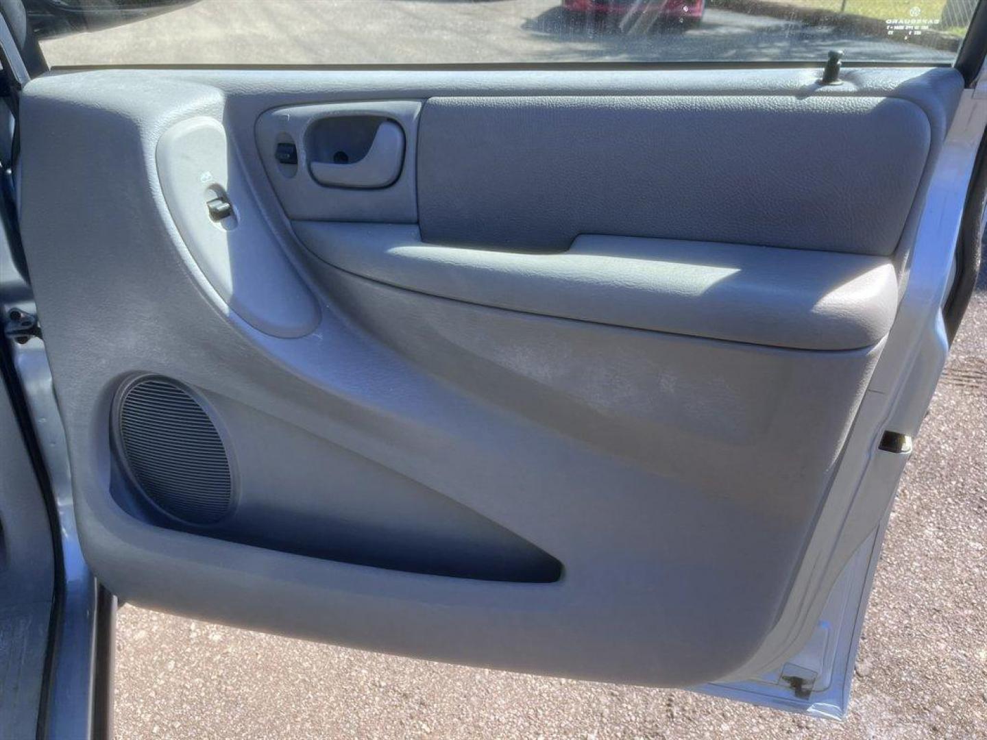 2005 Blue /Grey Chrysler Town and Country Touring (2C4GP54L55R) with an 3.8l V6 MPI 3.8l engine, Auto transmission, located at 745 East Steele Rd., West Columbia, SC, 29170, (803) 755-9148, 33.927212, -81.148483 - Special Internet Price! 2005 Chrysler Town and Country with AM/FM radio, Cruise control, Cloth interior, 3rd row seating, Rear powered sliding doors, Powered windows, Powered door locks, Plus more! - Photo#23