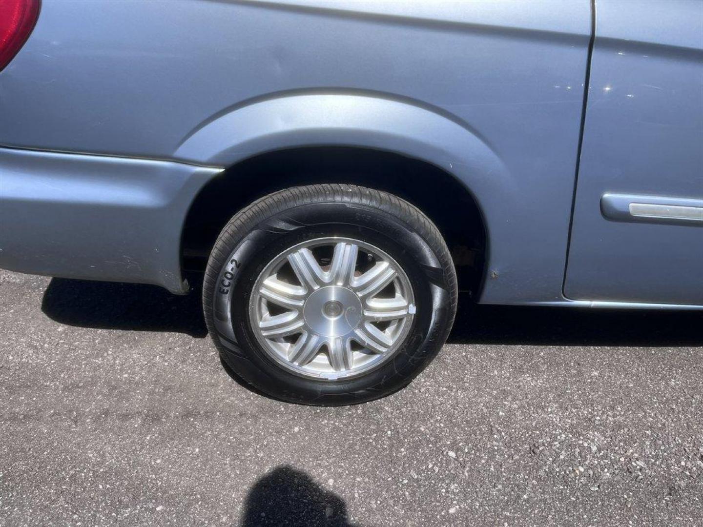 2005 Blue /Grey Chrysler Town and Country Touring (2C4GP54L55R) with an 3.8l V6 MPI 3.8l engine, Auto transmission, located at 745 East Steele Rd., West Columbia, SC, 29170, (803) 755-9148, 33.927212, -81.148483 - Special Internet Price! 2005 Chrysler Town and Country with AM/FM radio, Cruise control, Cloth interior, 3rd row seating, Rear powered sliding doors, Powered windows, Powered door locks, Plus more! - Photo#29