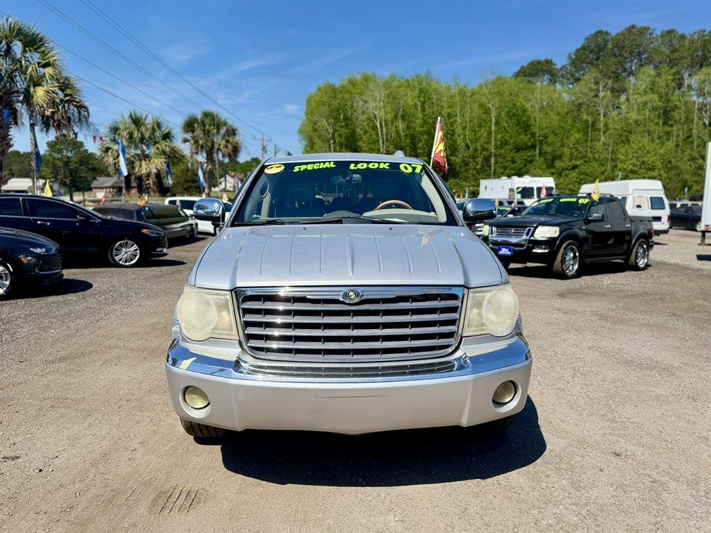 2007 Silver /Grey Chrysler Aspen LIMITED (1A8HX58237F) with an 5.7l V8 SFI Hemi 5.7l engine, Automatic transmission, located at 745 East Steele Rd., West Columbia, SC, 29170, (803) 755-9148, 33.927212, -81.148483 - Photo#1