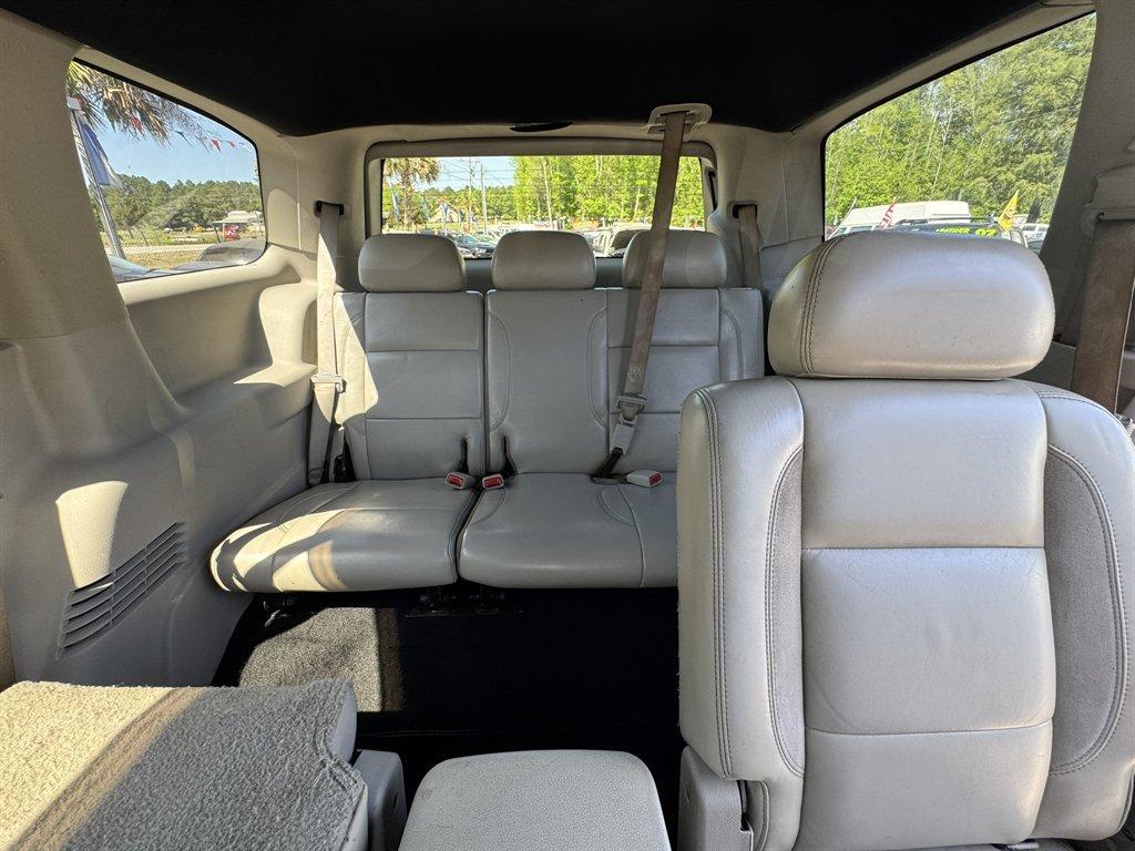 2007 Silver /Grey Chrysler Aspen LIMITED (1A8HX58237F) with an 5.7l V8 SFI Hemi 5.7l engine, Automatic transmission, located at 745 East Steele Rd., West Columbia, SC, 29170, (803) 755-9148, 33.927212, -81.148483 - Photo#12