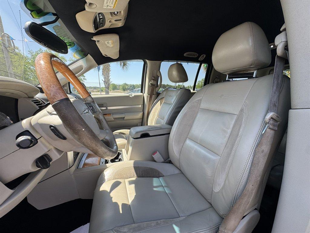 2007 Silver /Grey Chrysler Aspen LIMITED (1A8HX58237F) with an 5.7l V8 SFI Hemi 5.7l engine, Automatic transmission, located at 745 East Steele Rd., West Columbia, SC, 29170, (803) 755-9148, 33.927212, -81.148483 - Photo#17