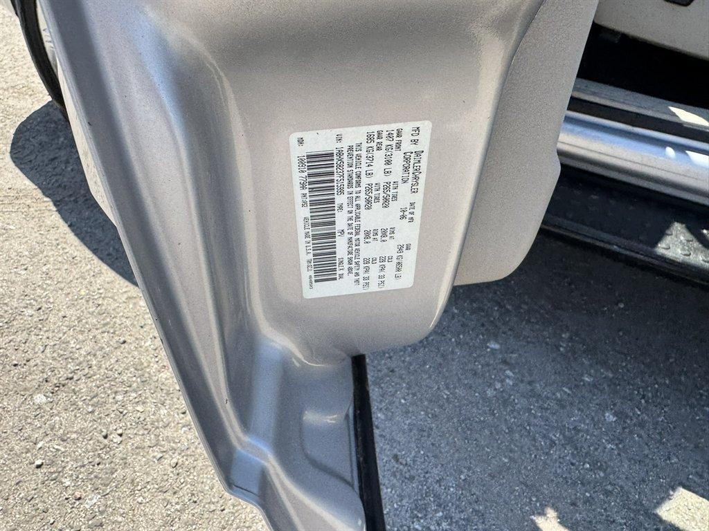 2007 Silver /Grey Chrysler Aspen LIMITED (1A8HX58237F) with an 5.7l V8 SFI Hemi 5.7l engine, Automatic transmission, located at 745 East Steele Rd., West Columbia, SC, 29170, (803) 755-9148, 33.927212, -81.148483 - Photo#24