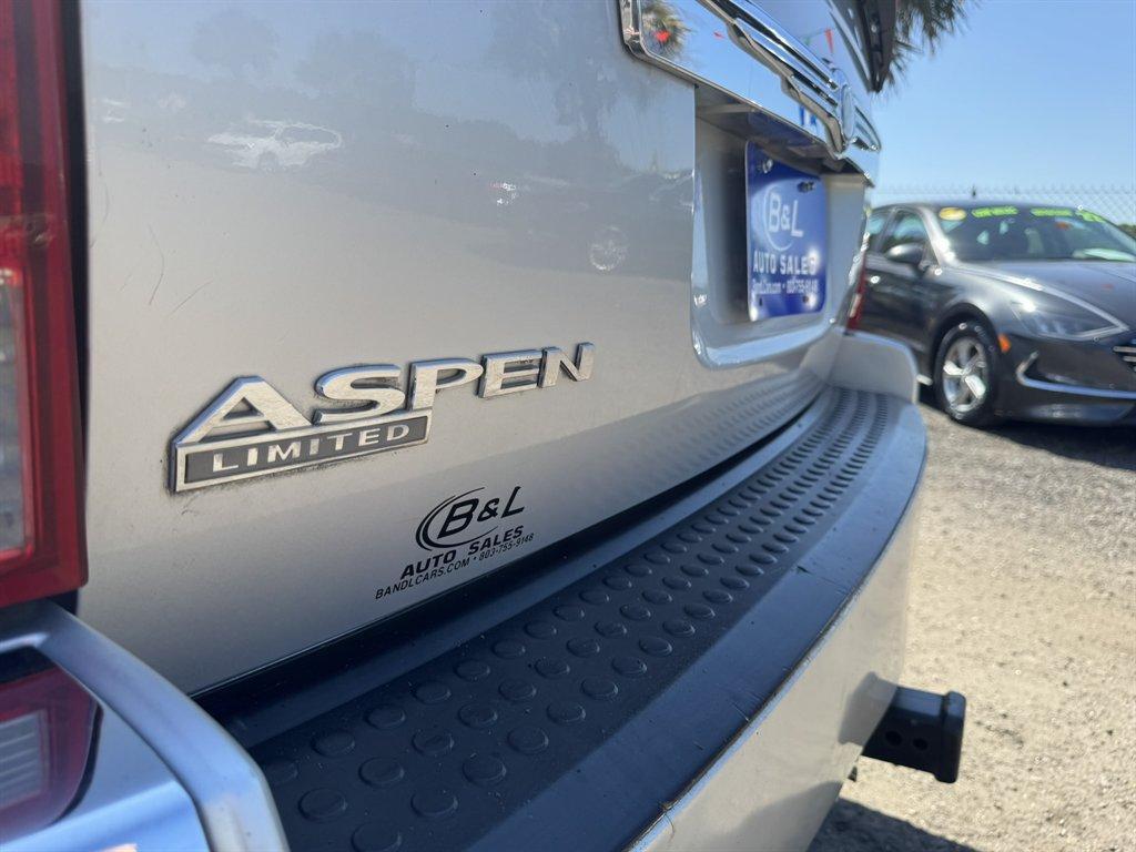 2007 Silver /Grey Chrysler Aspen LIMITED (1A8HX58237F) with an 5.7l V8 SFI Hemi 5.7l engine, Automatic transmission, located at 745 East Steele Rd., West Columbia, SC, 29170, (803) 755-9148, 33.927212, -81.148483 - Photo#28