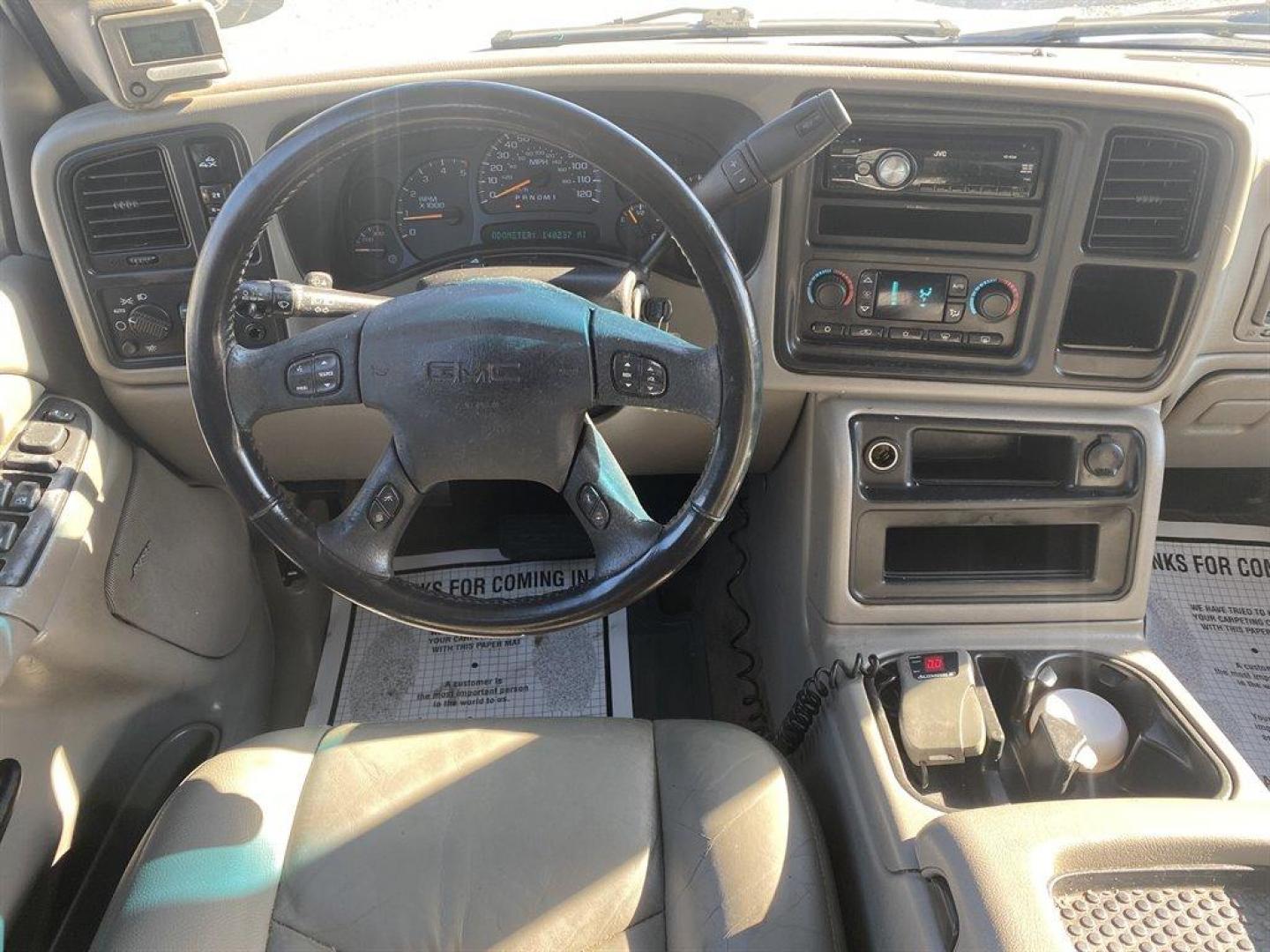 2006 White /Grey GMC Sierra 2500 (1GTHK23D16F) with an 6.6l V8 DI DSL T/C 6.6l engine, Automatic transmission, located at 745 East Steele Rd., West Columbia, SC, 29170, (803) 755-9148, 33.927212, -81.148483 - SPECIAL INTERNET PRICE - Photo#4