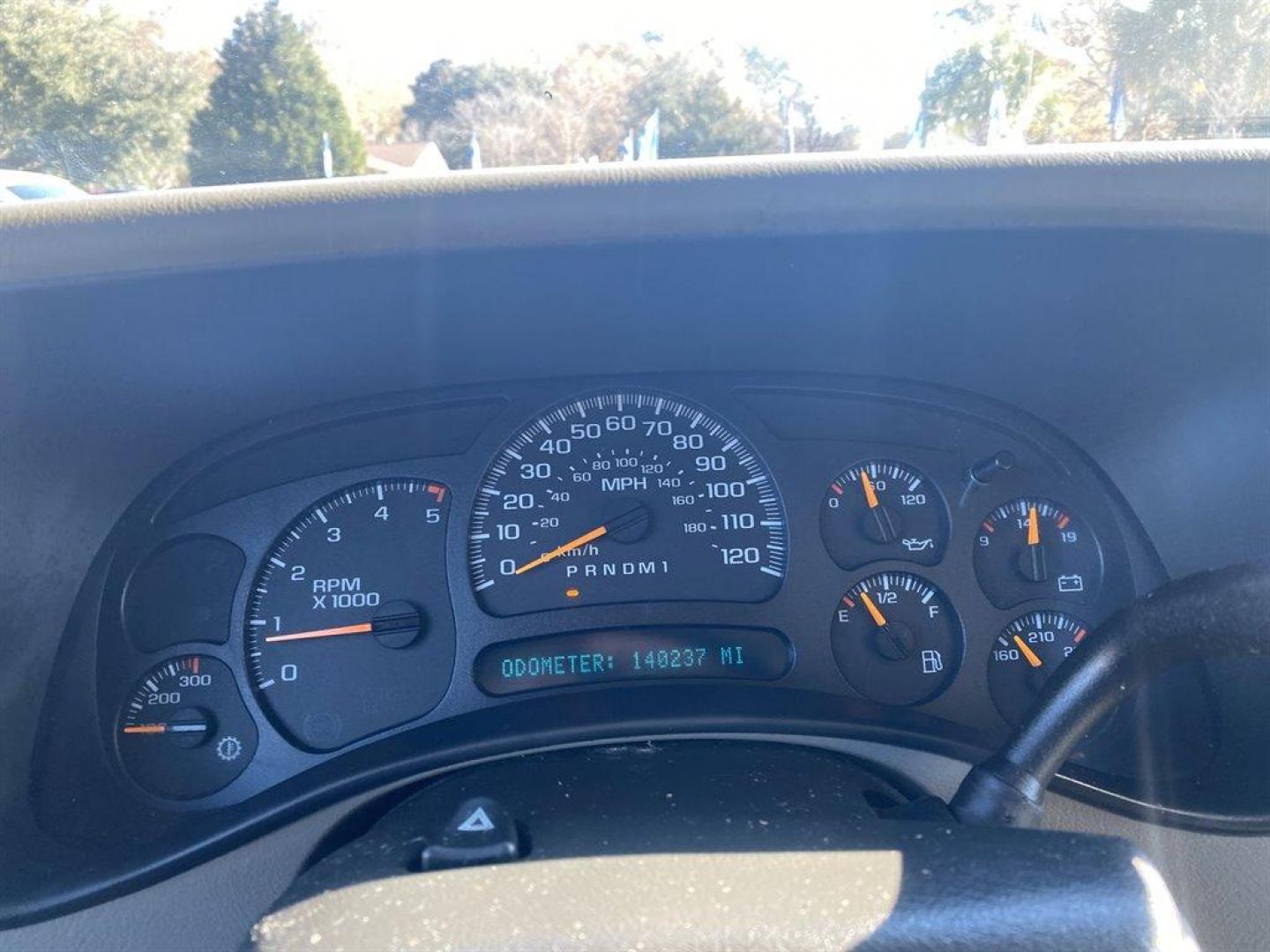 2006 White /Grey GMC Sierra 2500 (1GTHK23D16F) with an 6.6l V8 DI DSL T/C 6.6l engine, Automatic transmission, located at 745 East Steele Rd., West Columbia, SC, 29170, (803) 755-9148, 33.927212, -81.148483 - SPECIAL INTERNET PRICE - Photo#6