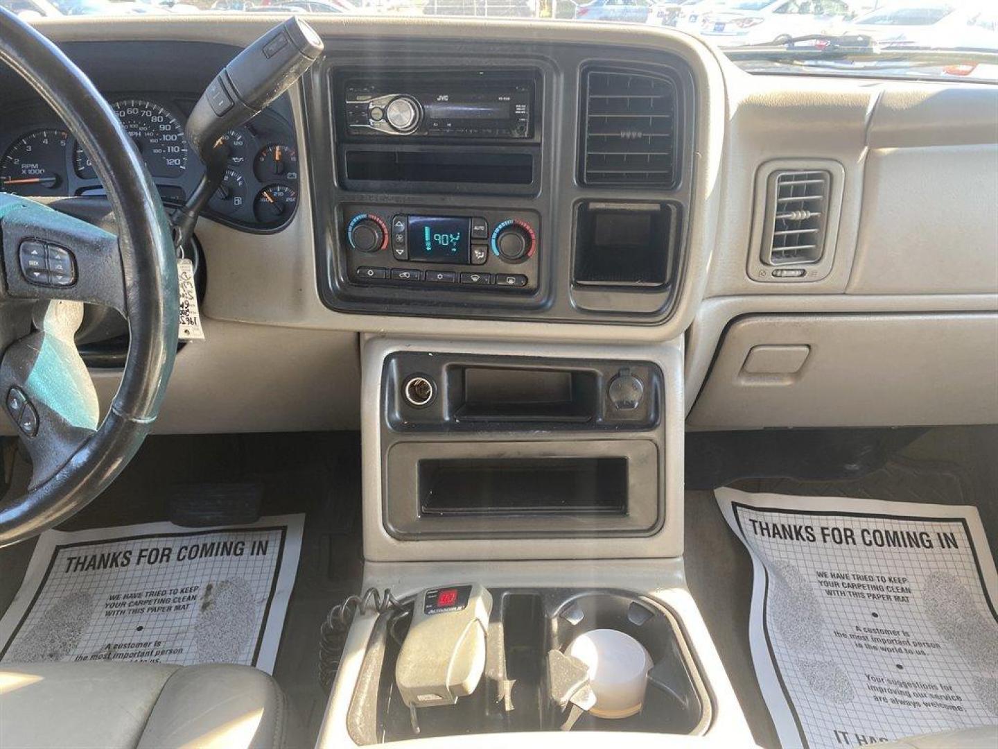 2006 White /Grey GMC Sierra 2500 (1GTHK23D16F) with an 6.6l V8 DI DSL T/C 6.6l engine, Automatic transmission, located at 745 East Steele Rd., West Columbia, SC, 29170, (803) 755-9148, 33.927212, -81.148483 - SPECIAL INTERNET PRICE - Photo#7