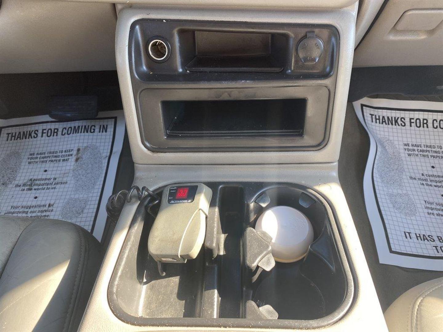 2006 White /Grey GMC Sierra 2500 (1GTHK23D16F) with an 6.6l V8 DI DSL T/C 6.6l engine, Automatic transmission, located at 745 East Steele Rd., West Columbia, SC, 29170, (803) 755-9148, 33.927212, -81.148483 - SPECIAL INTERNET PRICE - Photo#9