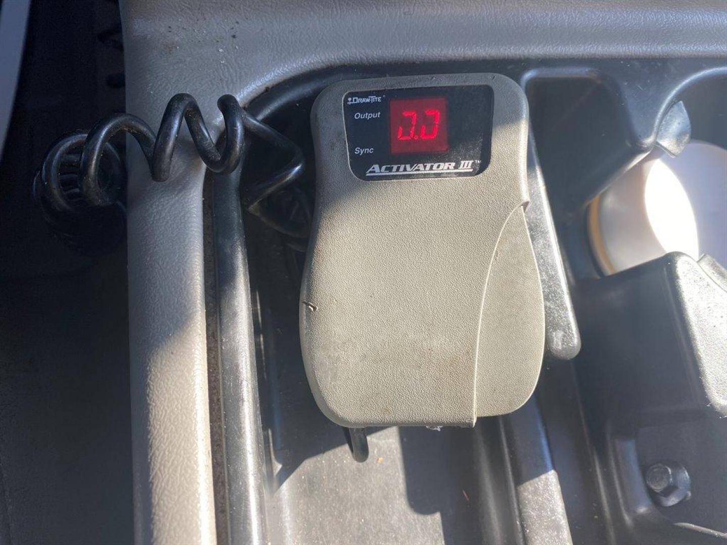 2006 White /Grey GMC Sierra 2500 (1GTHK23D16F) with an 6.6l V8 DI DSL T/C 6.6l engine, Automatic transmission, located at 745 East Steele Rd., West Columbia, SC, 29170, (803) 755-9148, 33.927212, -81.148483 - SPECIAL INTERNET PRICE - Photo#10