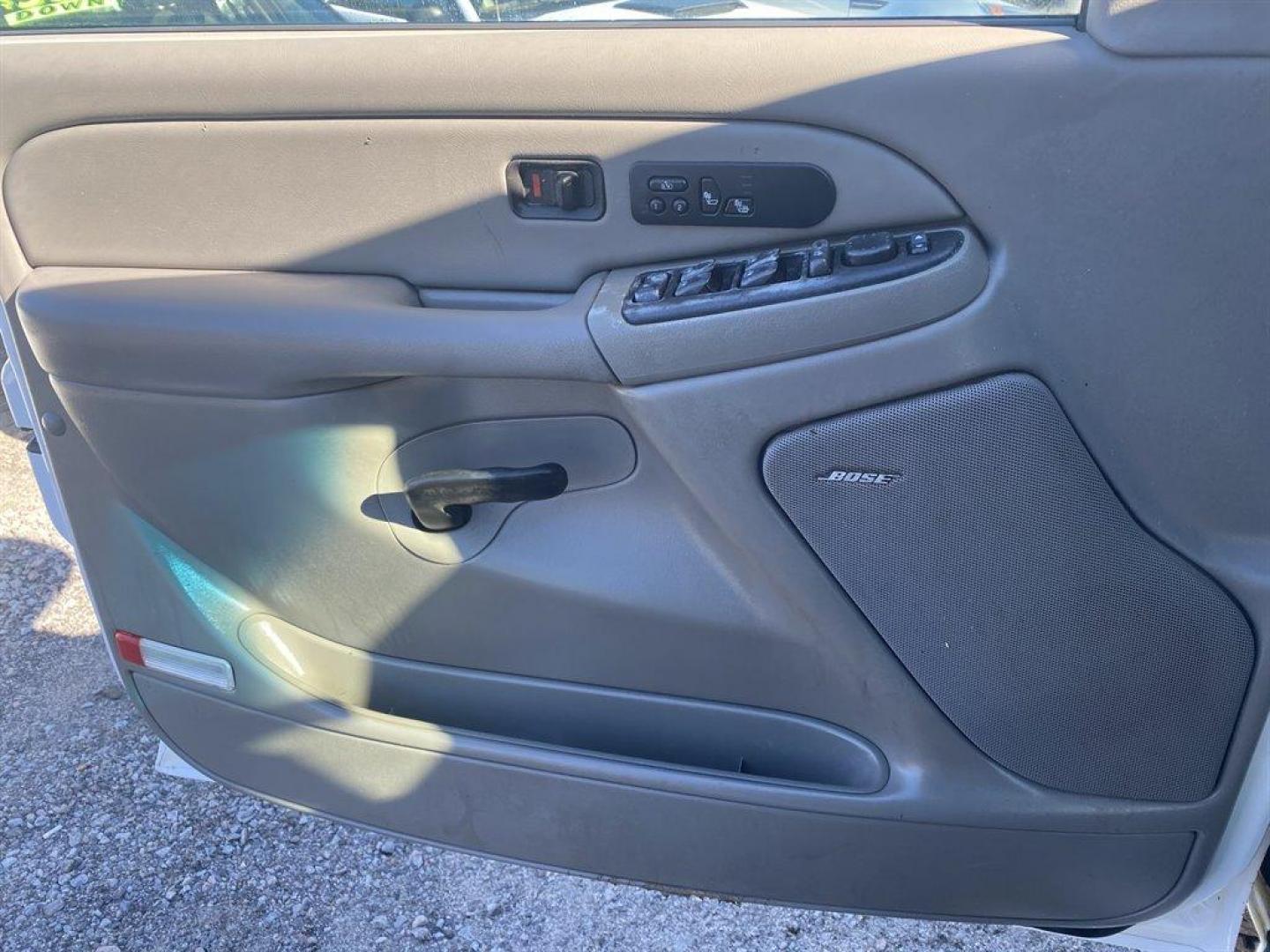 2006 White /Grey GMC Sierra 2500 (1GTHK23D16F) with an 6.6l V8 DI DSL T/C 6.6l engine, Automatic transmission, located at 745 East Steele Rd., West Columbia, SC, 29170, (803) 755-9148, 33.927212, -81.148483 - SPECIAL INTERNET PRICE - Photo#17