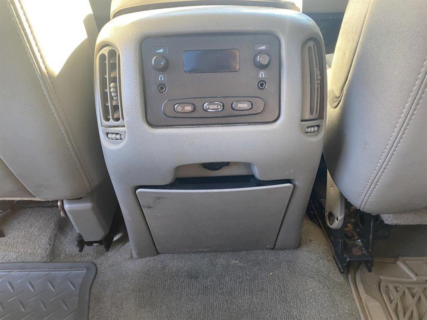 2006 White /Grey GMC Sierra 2500 (1GTHK23D16F) with an 6.6l V8 DI DSL T/C 6.6l engine, Automatic transmission, located at 745 East Steele Rd., West Columbia, SC, 29170, (803) 755-9148, 33.927212, -81.148483 - SPECIAL INTERNET PRICE - Photo#21