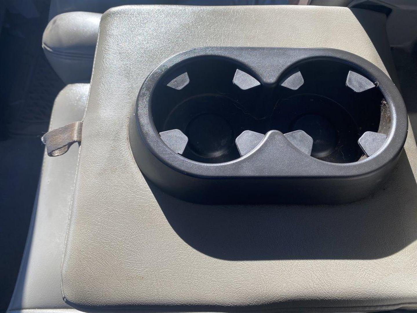 2006 White /Grey GMC Sierra 2500 (1GTHK23D16F) with an 6.6l V8 DI DSL T/C 6.6l engine, Automatic transmission, located at 745 East Steele Rd., West Columbia, SC, 29170, (803) 755-9148, 33.927212, -81.148483 - SPECIAL INTERNET PRICE - Photo#22