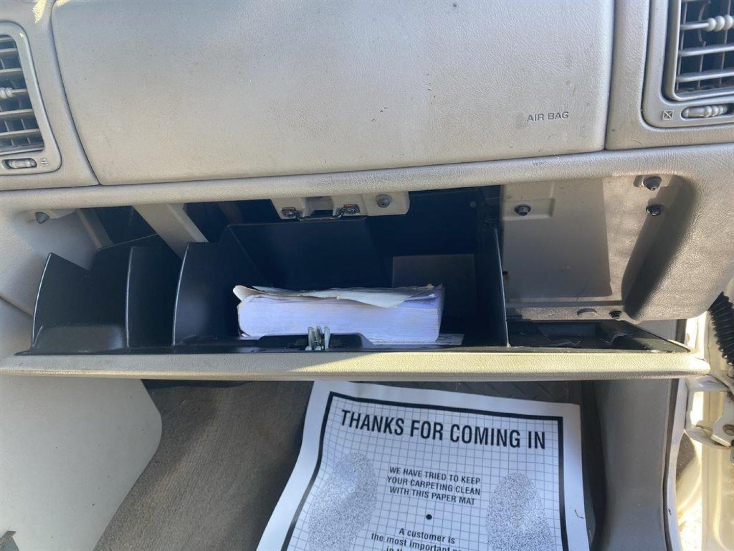 2006 White /Grey GMC Sierra 2500 (1GTHK23D16F) with an 6.6l V8 DI DSL T/C 6.6l engine, Automatic transmission, located at 745 East Steele Rd., West Columbia, SC, 29170, (803) 755-9148, 33.927212, -81.148483 - SPECIAL INTERNET PRICE - Photo#28
