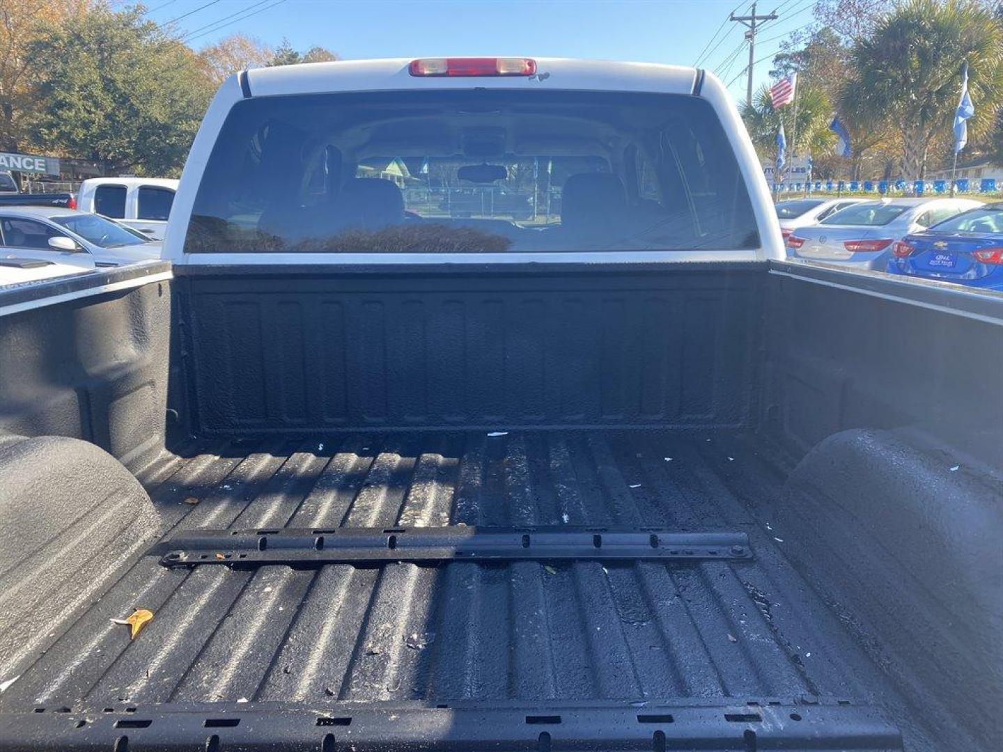 2006 White /Grey GMC Sierra 2500 (1GTHK23D16F) with an 6.6l V8 DI DSL T/C 6.6l engine, Automatic transmission, located at 745 East Steele Rd., West Columbia, SC, 29170, (803) 755-9148, 33.927212, -81.148483 - SPECIAL INTERNET PRICE - Photo#29