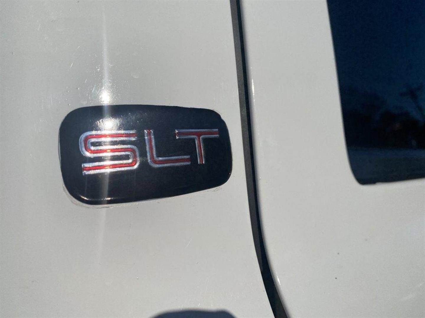 2006 White /Grey GMC Sierra 2500 (1GTHK23D16F) with an 6.6l V8 DI DSL T/C 6.6l engine, Automatic transmission, located at 745 East Steele Rd., West Columbia, SC, 29170, (803) 755-9148, 33.927212, -81.148483 - SPECIAL INTERNET PRICE - Photo#31