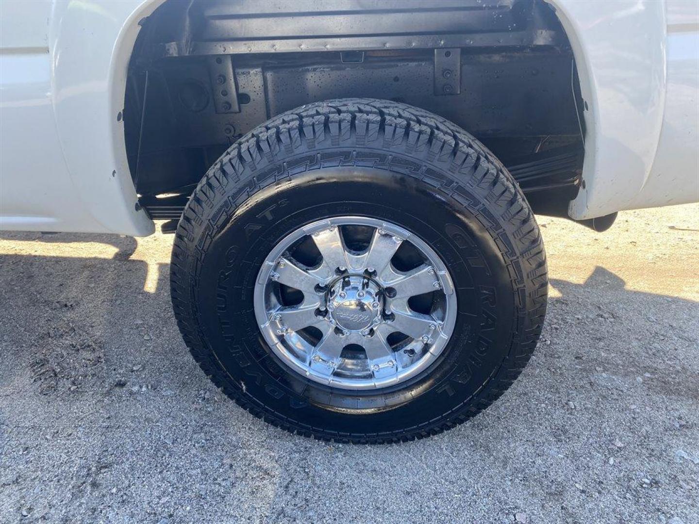 2006 White /Grey GMC Sierra 2500 (1GTHK23D16F) with an 6.6l V8 DI DSL T/C 6.6l engine, Automatic transmission, located at 745 East Steele Rd., West Columbia, SC, 29170, (803) 755-9148, 33.927212, -81.148483 - SPECIAL INTERNET PRICE - Photo#35