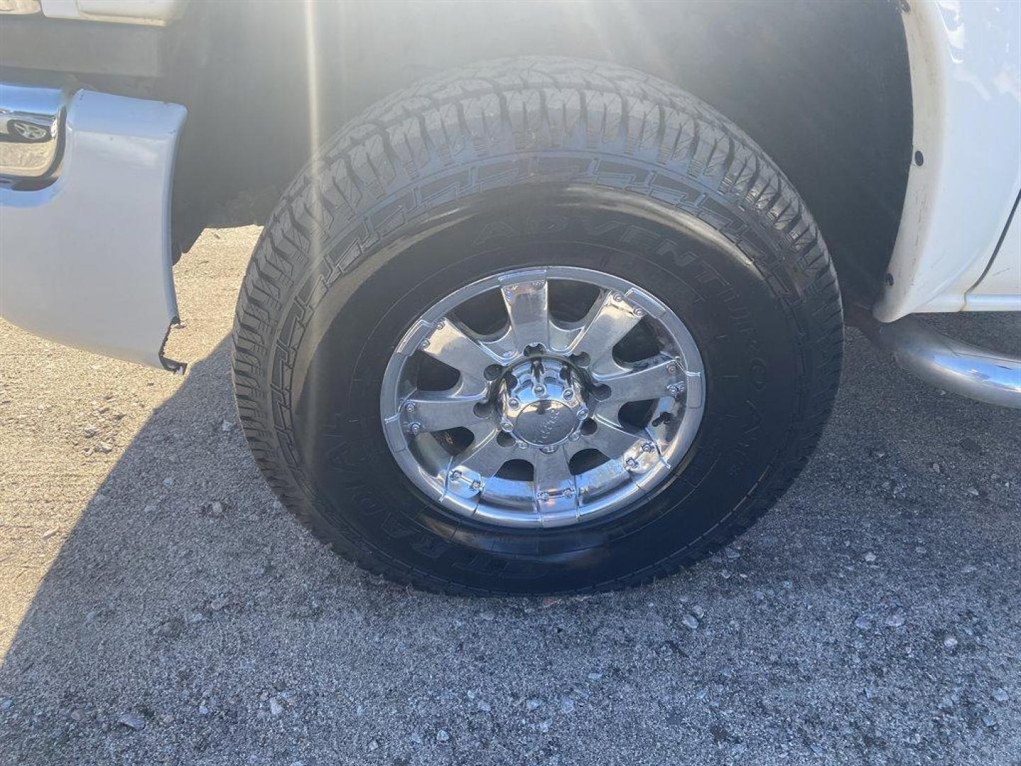 2006 White /Grey GMC Sierra 2500 (1GTHK23D16F) with an 6.6l V8 DI DSL T/C 6.6l engine, Automatic transmission, located at 745 East Steele Rd., West Columbia, SC, 29170, (803) 755-9148, 33.927212, -81.148483 - SPECIAL INTERNET PRICE - Photo#36